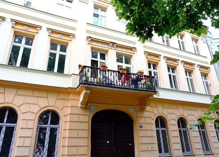 Luxury Three-Bedroom Apartment