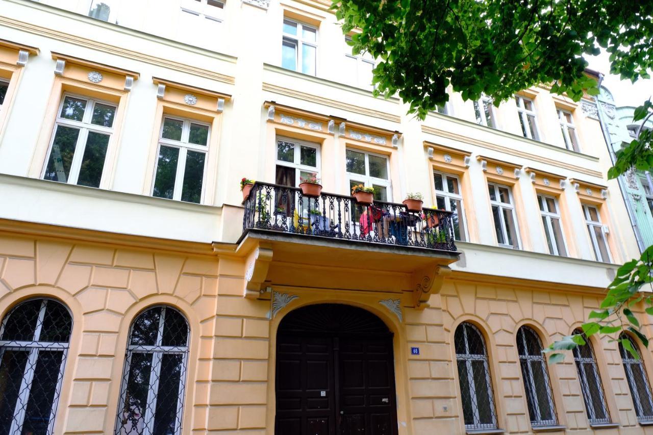 Luxury Three-bedroom *