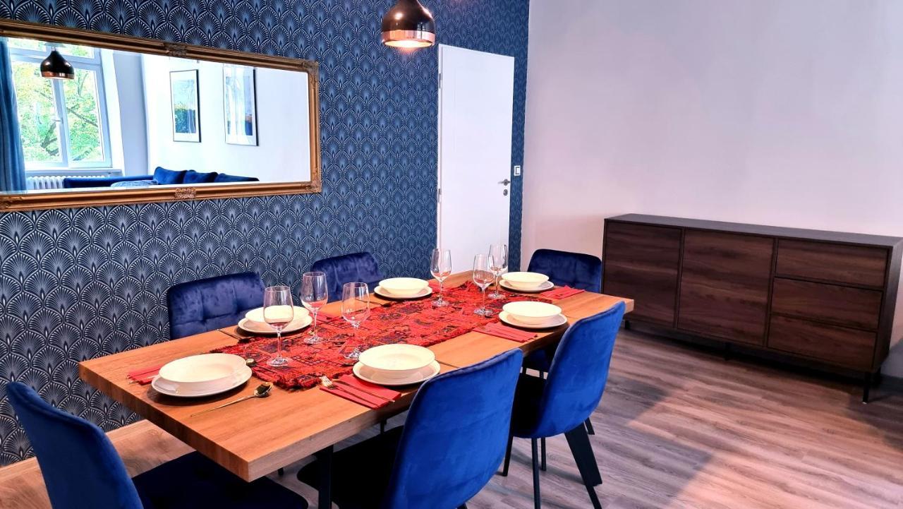 Luxury Three-bedroom Apartment
